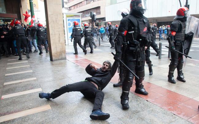 Tensi N Y Cargas Policiales En La Manifestaci N Del De Marzo En El