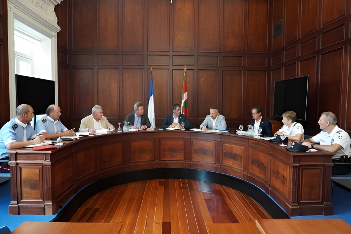 Reunión de la comisión de coordinación de seguridad para la Aste Nagusia, presidida por Eneko Goia y Bingen Zupiria