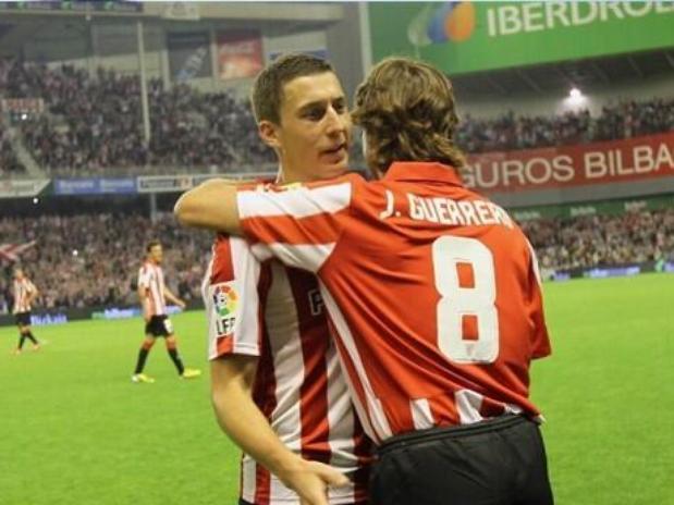Óscar De Marcos y Julen Guerrero en la despedida del viejo San Mamés. Foto: 8julenguerrero.com
