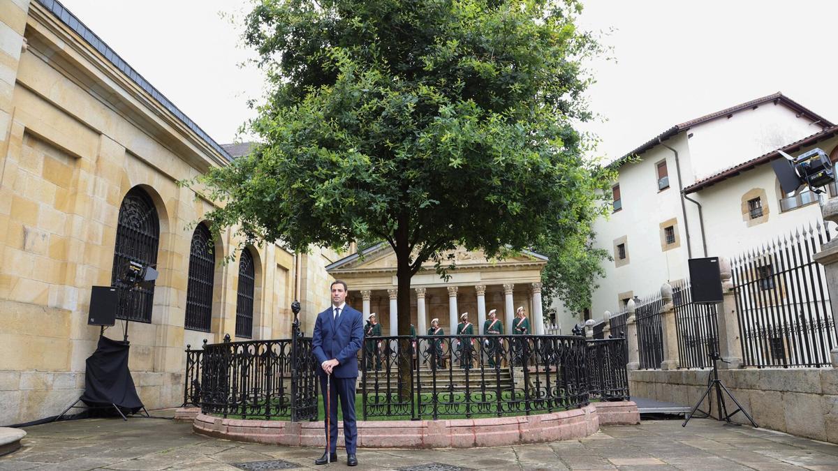 Imanol Pradales durante su toma posesión como lehendakari en Gernika.