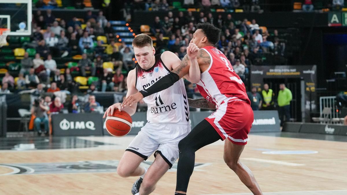 Thijs De Ridder en imagen ante el Cholet, antes de jugar frente a otro equipo francés. / JOSE MARI MARTÍNEZ