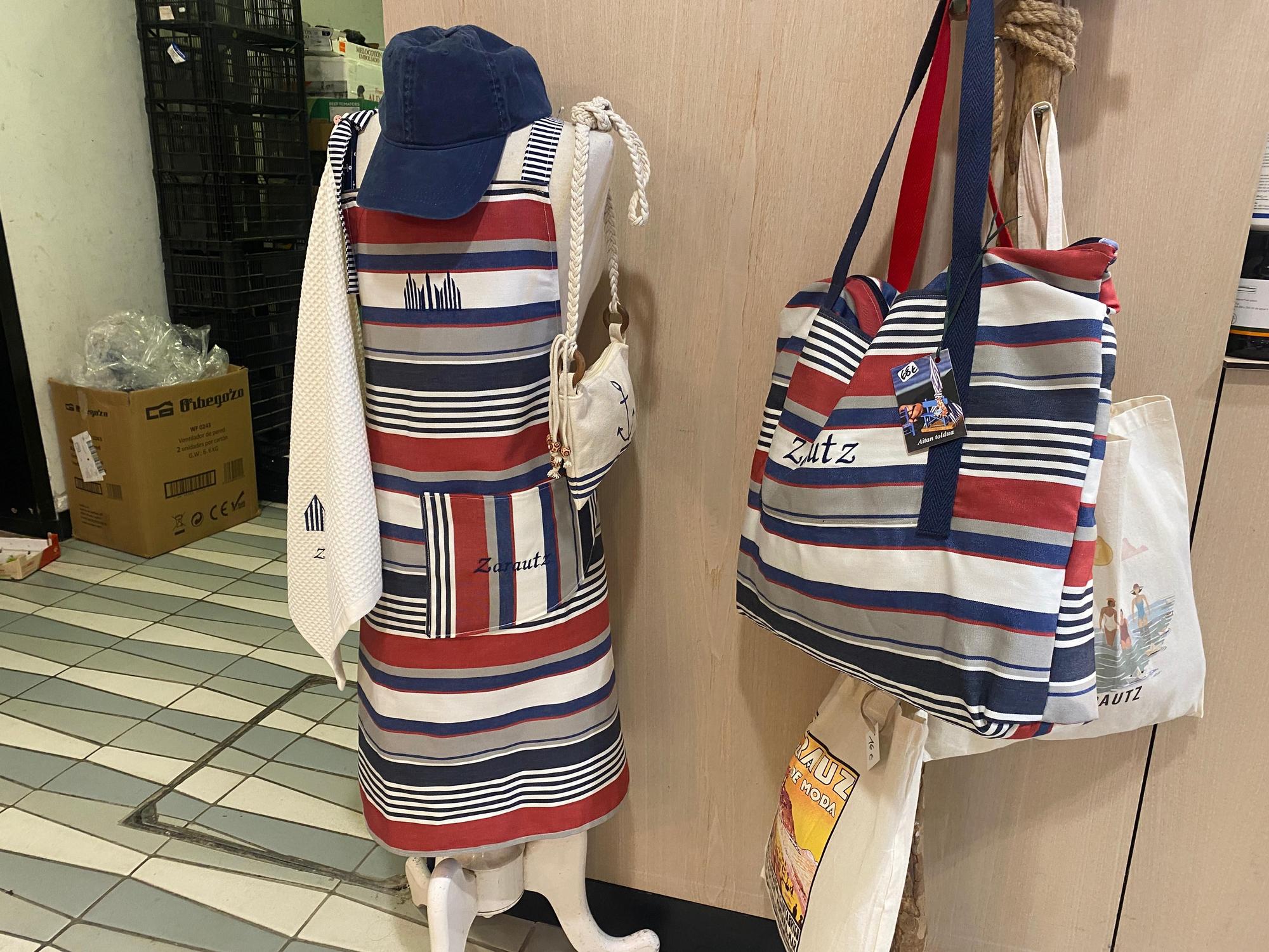 Delantales, trapos de cocina, bolsos... de Maite Isasti.