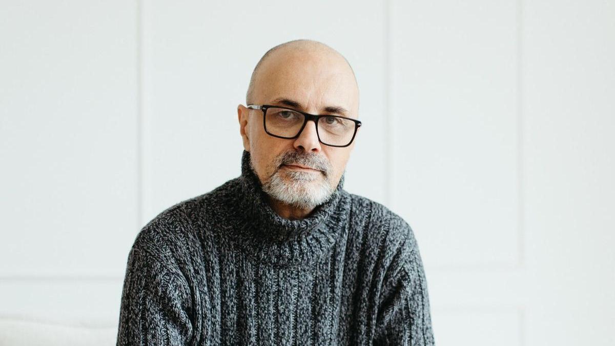 Manuel Esteban es médico, profesor y escritor.