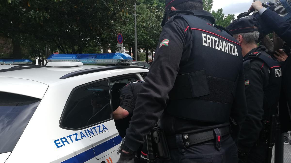 La Ertzaintza libera a un hombre secuestrado en México con familiares en Euskadi a quienes exigieron un rescate.