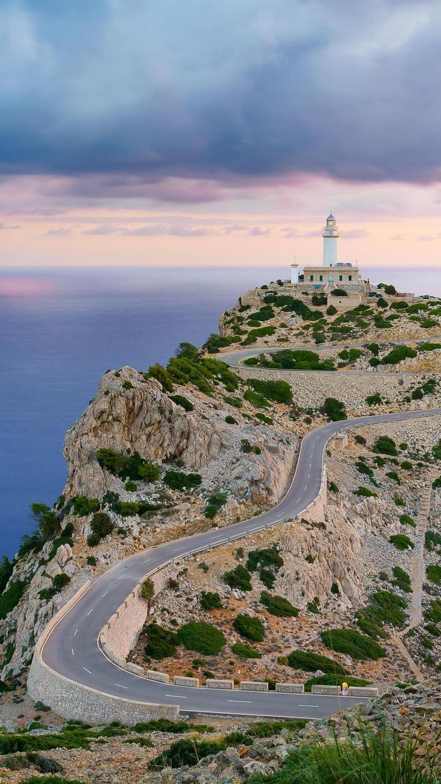 El faro de Formentor comienza a iluminarse