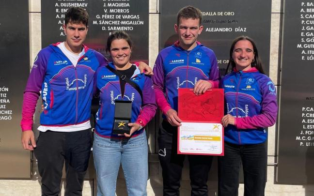 Miembros del club recibieron el galardón en Madrid