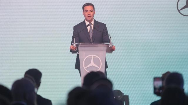 Pradales, durante la celebración del acto de presentación institucional del inicio de producción del nuevo modelo de vehículo eléctrico VLE de Mercedes-Benz, a 12 de junio de 2026.
