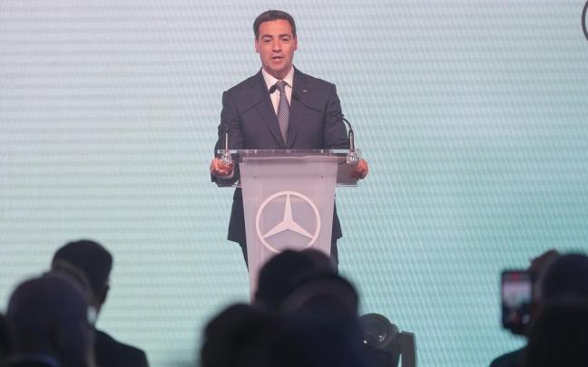Pradales, durante la celebración del acto de presentación institucional del inicio de producción del nuevo modelo de vehículo eléctrico VLE de Mercedes-Benz, a 12 de junio de 2026.