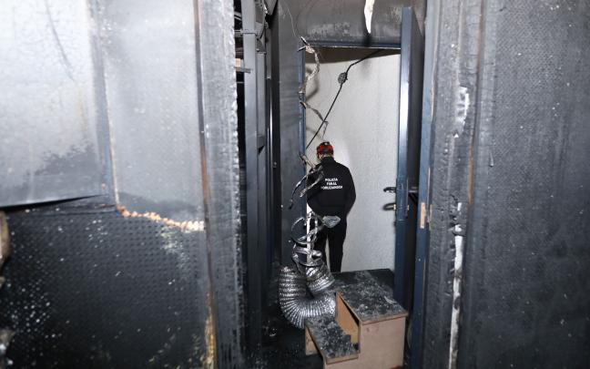 Interior del Planetario de Pamplona afectado por el incendio
