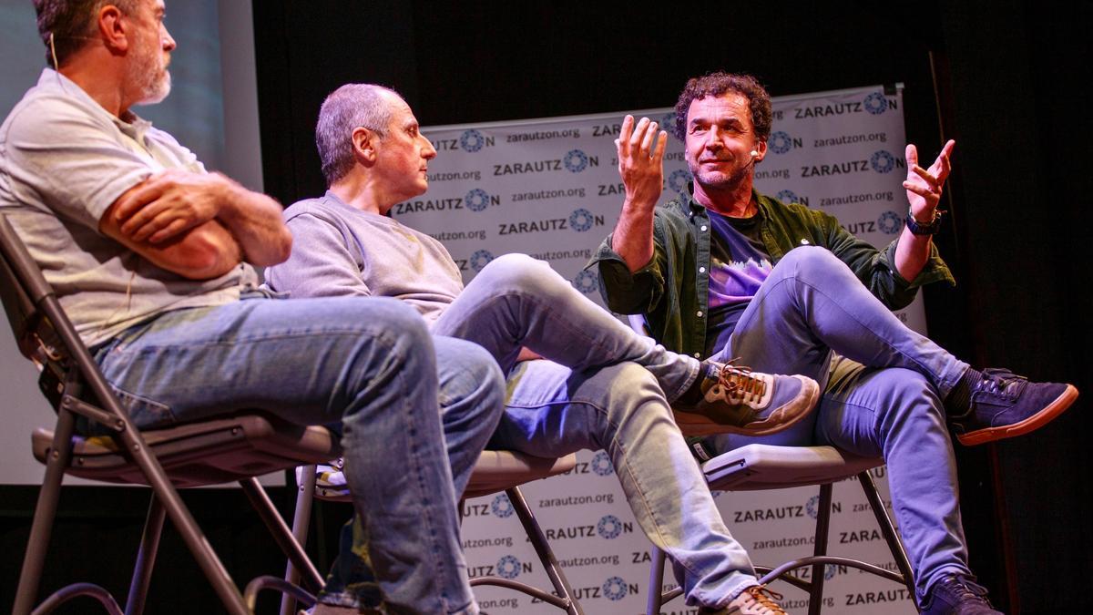 Xabier Alberdi, Xabier Agote e Ibon Gaztañazpi en Modelo hablando sobre el documental 'Errio'.