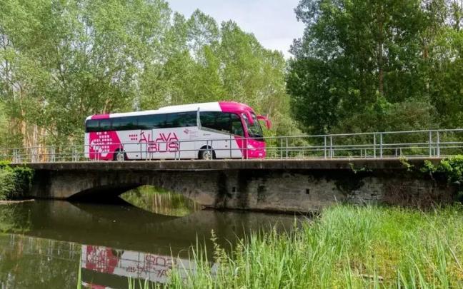 Alavabusek eta eskualdeko garraioak ia 2,7 milioi bidaiari izan dituzte 2025ean, urtebete lehenago baino %11 gehiago.