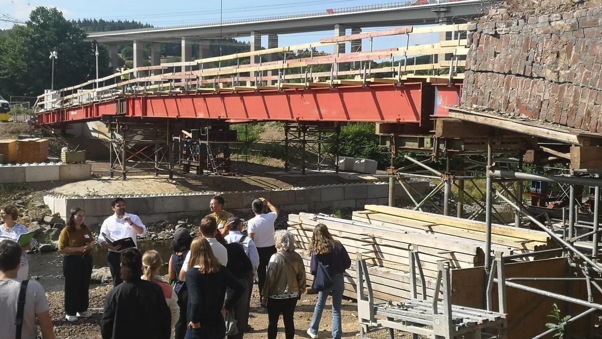 Representantes de la Associació Víctimes Mortals DANA 29-O visitan varias zonas del valle del Ahr alemán, anegado por las inundaciones en 2021