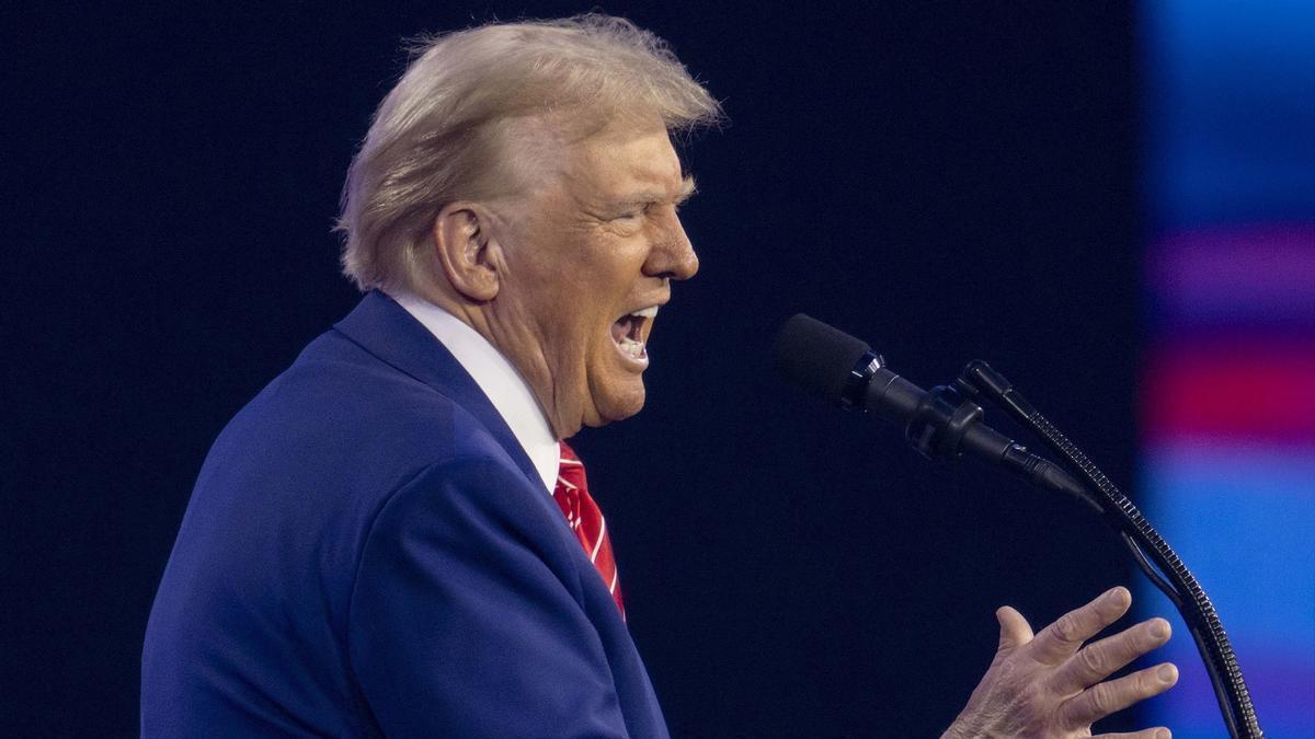 El presidente electo de Estados Unidos, Donald Trump, durante su discurso en la conferencia conservadora celebrada en Phoenix.