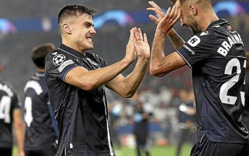 Brais Méndez y Ander Barrenetxea celebran el gol realista en Lisboa. / EFE