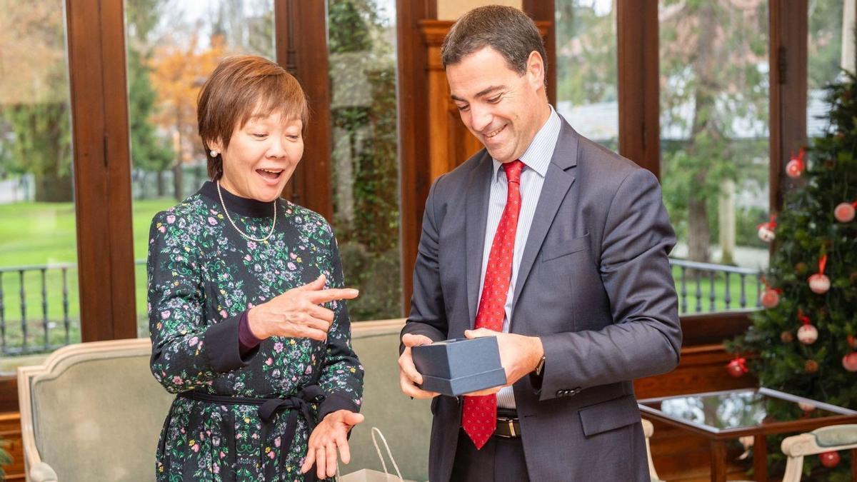 El lehendakari, Imanol Pradales, recibe a Akie Abe, viuda del ex primer ministro japonés Shinzo Abe.