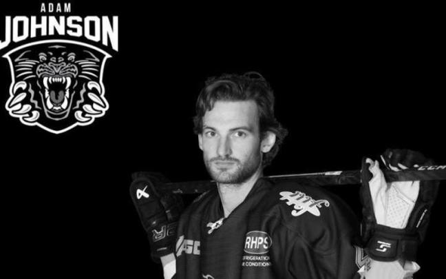El jugador de hockey fallecido Adam Johnson.