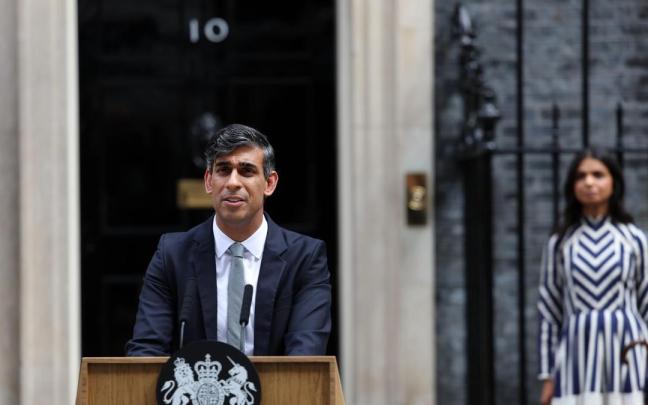 Rishi Sunak comparece en Downing Street para presentar su dimisión. / EFE Rishi Sunak comparece en Downing Street para presentar su dimisión.