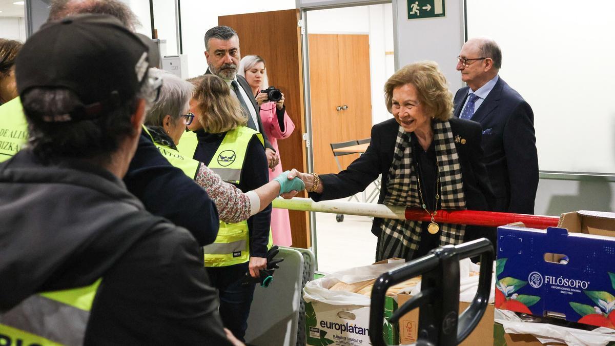 Visita de la reina Sofía al Banco de Alimentos de Bizkaia.