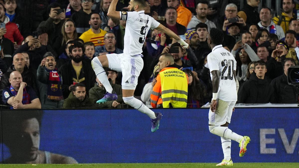 Benzema celebra uno de los goles conseguidos por el Real Madrid