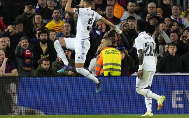 Benzema celebra uno de los goles conseguidos por el Real Madrid