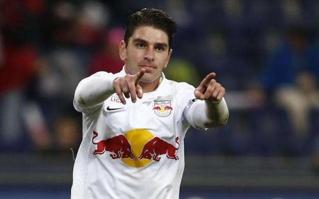 Jonatan Soriano celebra un gol con la camiseta del Red Bull Salzburgo. / N.G.