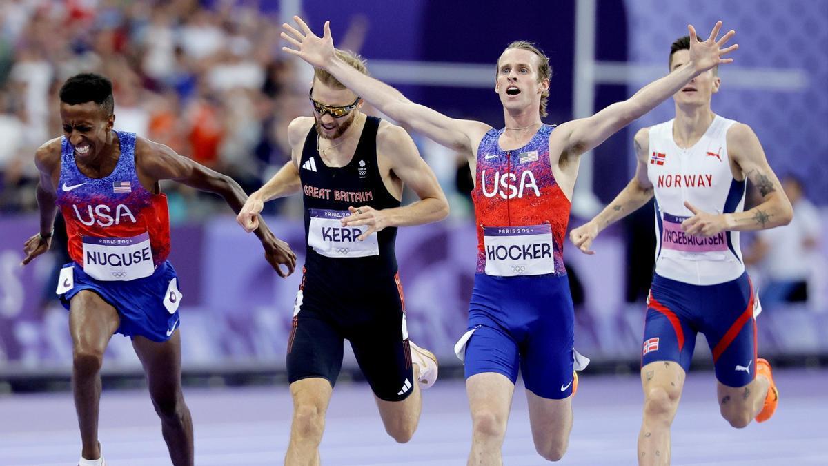 Hocker entra primero en meta en la final de los 1.500 metros.