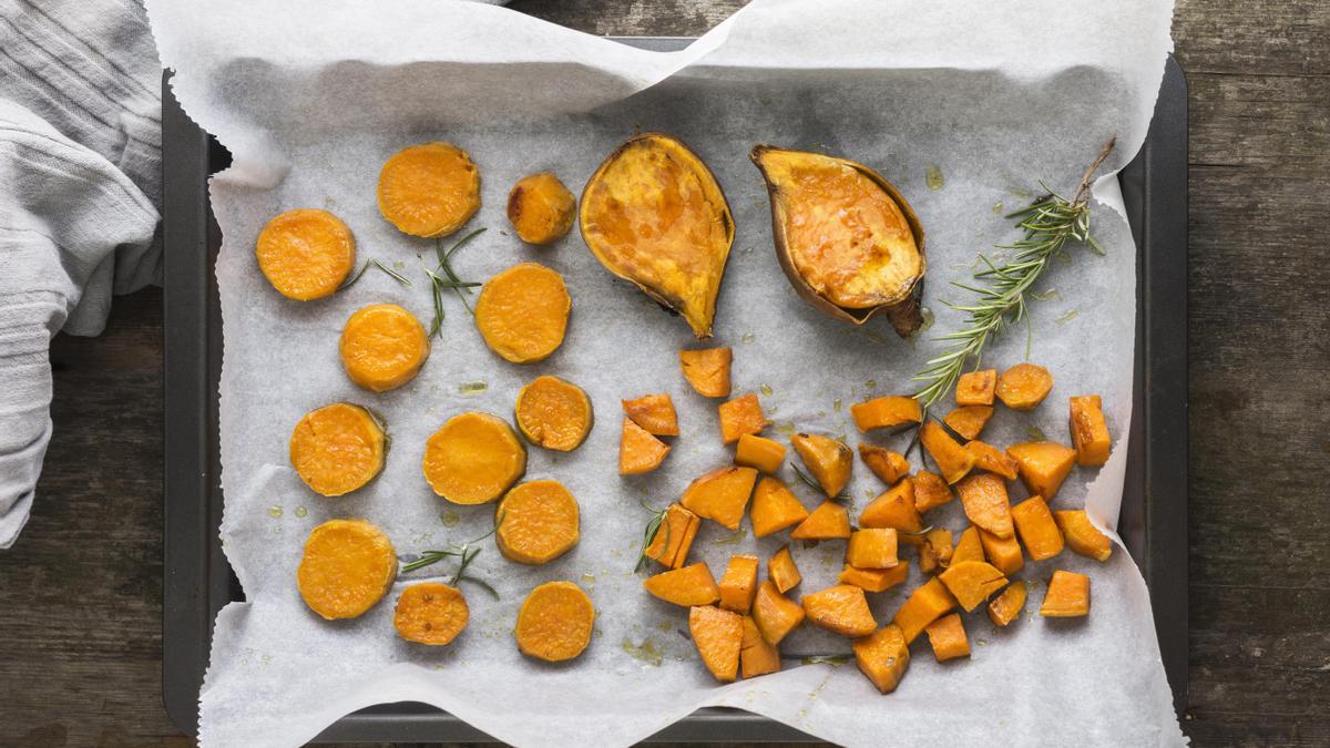 Batata preparada para hornear.