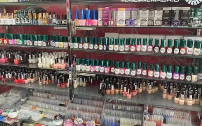 Parte de los cosméticos requisados.