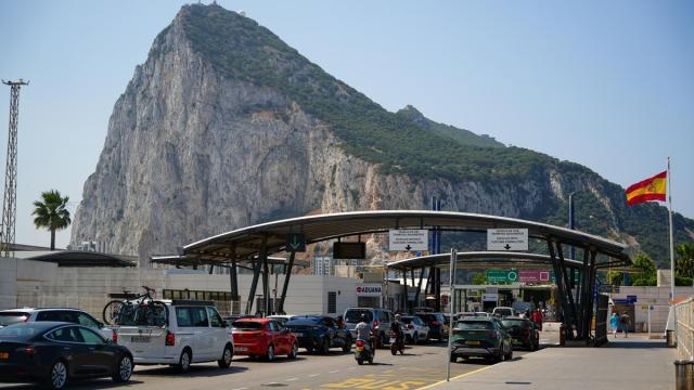 Imágenes de la frontera entre España y el Peñón de Gibraltar.