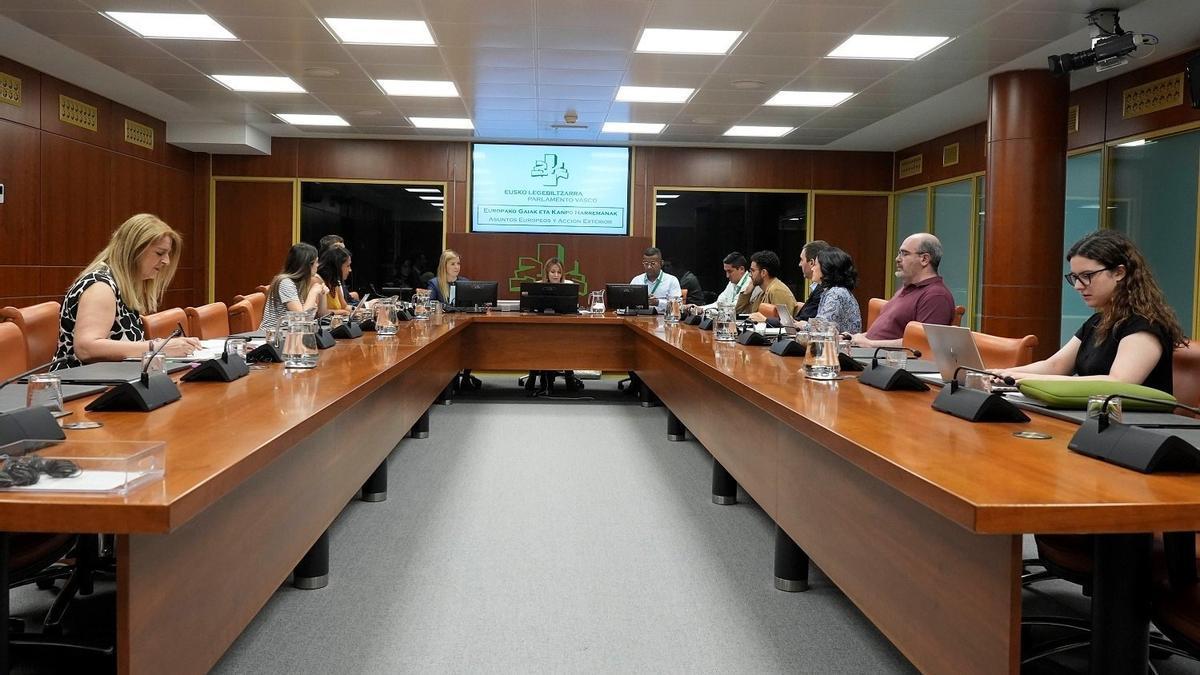 Comisión de Acción Exterior del Parlamento Vasco, donde se ha aprobado la condena de la invasión a Ucrania