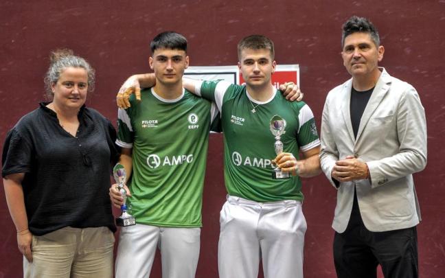 Elorz y Oihan Etxeberria, tras la final del Euskal Herritik Mundura
