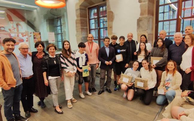 La entrega de reconocimientos tuvo lugar en la biblioteca de Durango