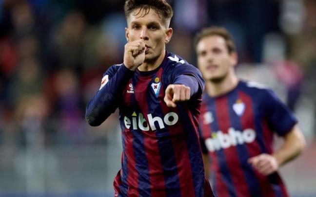 Corpas celebra un gol en Ipurua. Noticias de Gipuzkoa