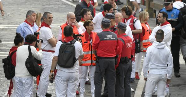 La Presidenta Chivite visitando el dispositivo que atiende a las personas heridas en los encierros