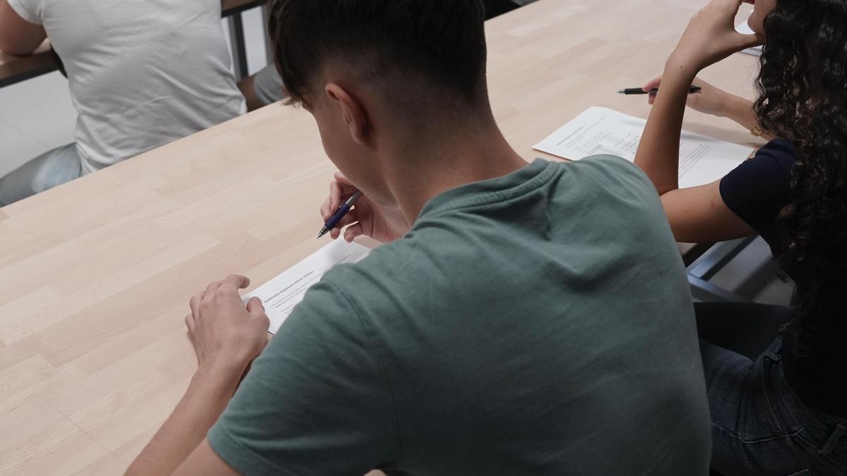 Estudiantes de ESO en la vuelta al cole 2025-2026.