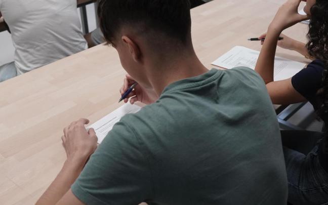 Estudiantes de ESO en la vuelta al cole 2025-2026.