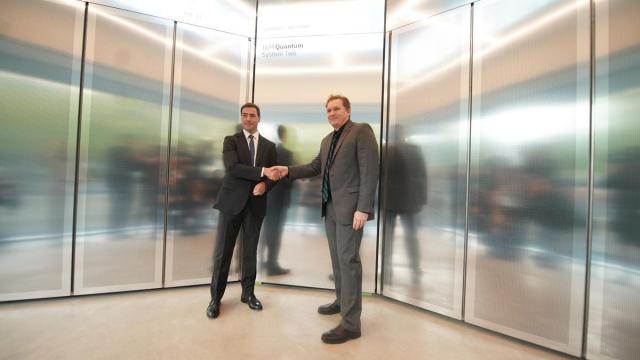El lehendakari, Imanol Pradales, junto al director de IBM Research y vicepresidente de IBM Quantum, Jay Gambetta.