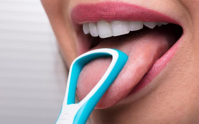 Un limpiador específico para la lengua. / Freepik Un limpiador específico para la lengua.