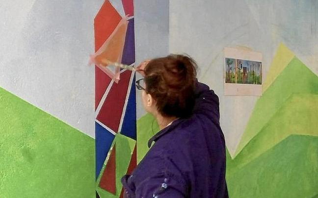 Una mujer mayor de 45 años trabajando. | FOTO: N.G.