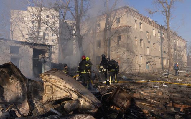 Ataques rusos en las regiones ucranianas de Donetsk y Járkov