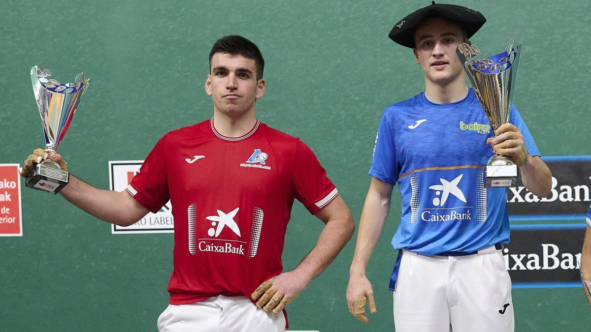 En imágenes: Unai Amiano, campeón del Manomanista Serie B tras ganar a Ander Murua en el frontón Labrit de Iruñea.