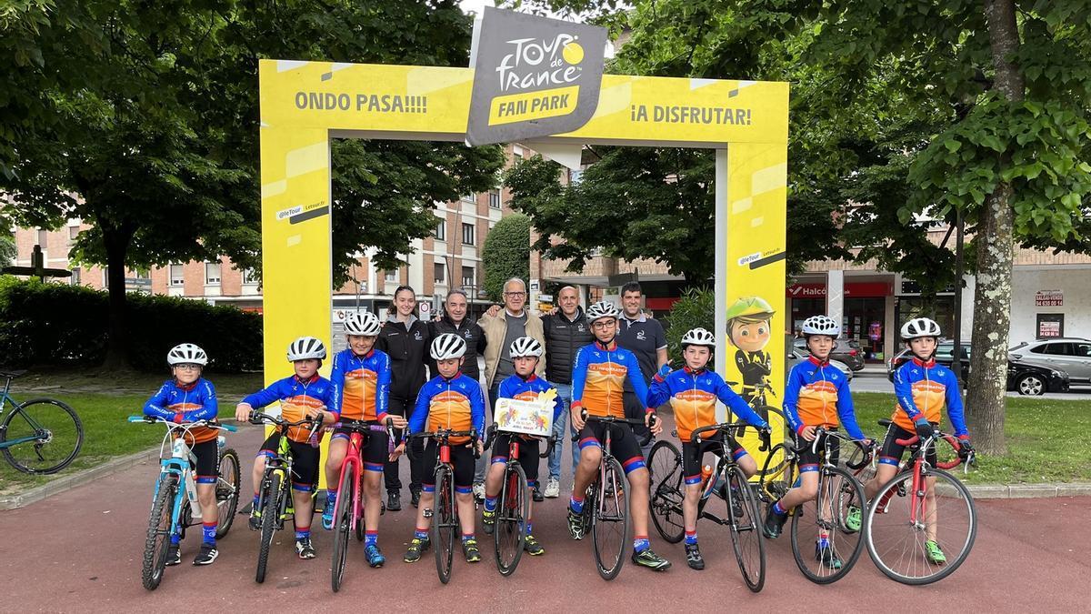 La Sociedad Ciclista Amorebieta fue homenajeada el pasado 21 de mayo con motivo del ‘Tour Eguna’ en la localidad.