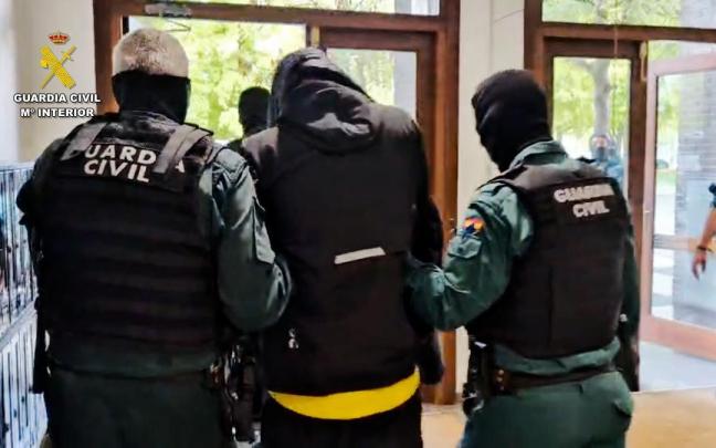Detenidas cinco personas vinculadas a un grupo violento juvenil denominado ‘015’ en Vitoria-Gasteiz Guardia Civil