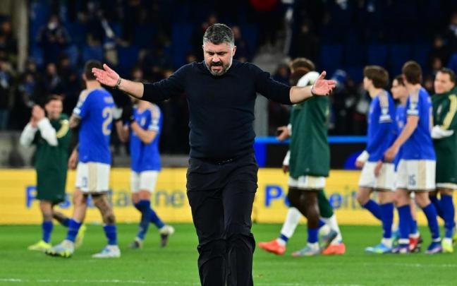 El seleccionador de Italia, Gennaro Gattuso, ante sus pupilos.