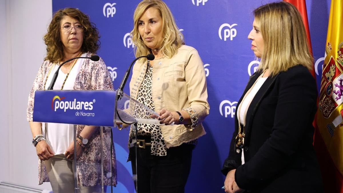 Carmen Alba, Ana Beltrán, ex presidenta del PPN, y la diputada Amelia Salanueva.