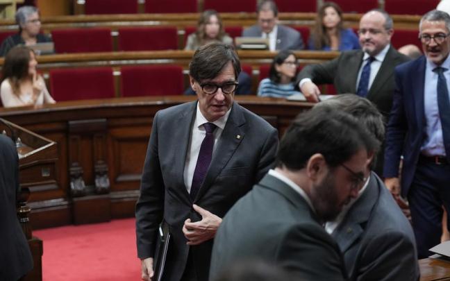 El president de la Generalitat de Catalunya, Salvador Illa, durante una sesión plenaria, en el Parlament de Catalunya.