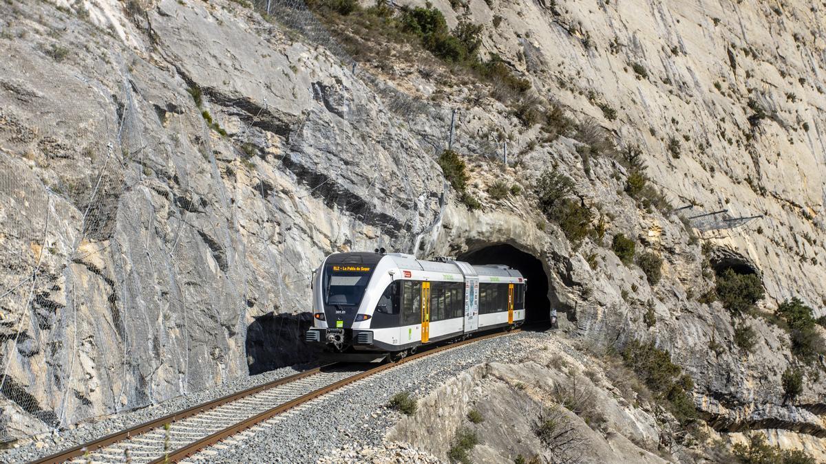 El tren que recorre el trayecto desde La Plana hasta el Prepirineo de Lleida.