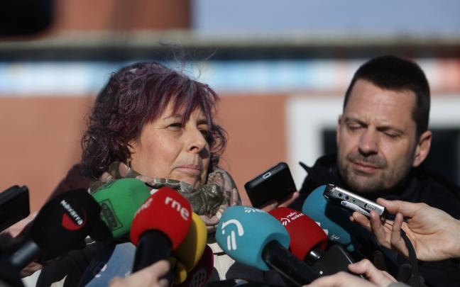 La consejera Esnaola atiende a los medios