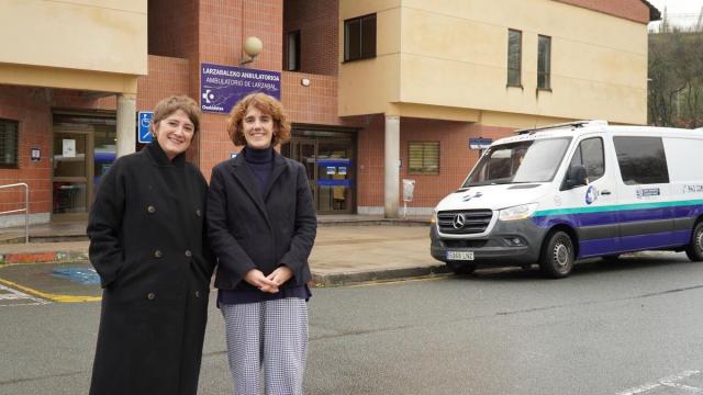 Las alcaldesas posan en Lartzabal.