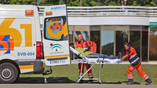Imagen de archivo de una ambulancia en Andalucía.